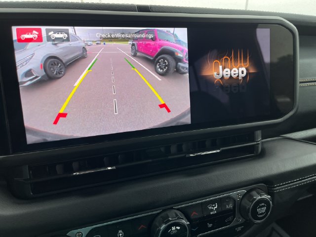 Used 2024 Jeep Wrangler Unlimited Sahara w/ Technology Group AWD/4WD image 19