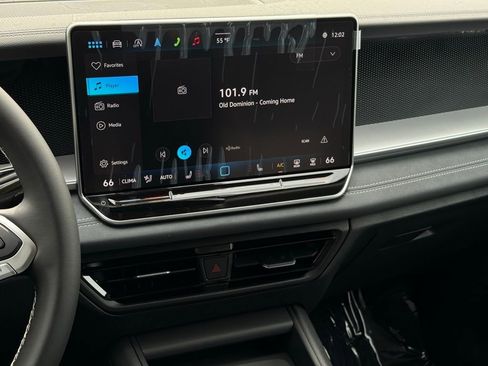 New 2025 Volkswagen Tiguan SE image 31