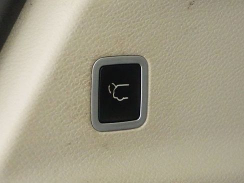 Used 2018 Chrysler Pacifica Touring-L Plus image 14