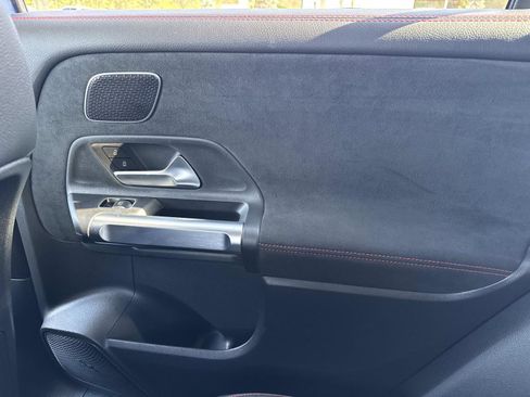 Used 2025 Mercedes-Benz GLB 250 image 16