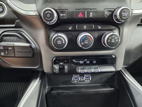 Used 2021 RAM 3500 Big Horn w/ Max Tow Package AWD/4WD image 17