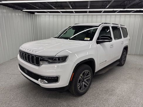 New 2025 Jeep Wagoneer 4WD w/ Convenience Group I image 3