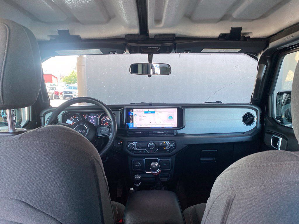 Used 2024 Jeep Gladiator Sport AWD/4WD image 29