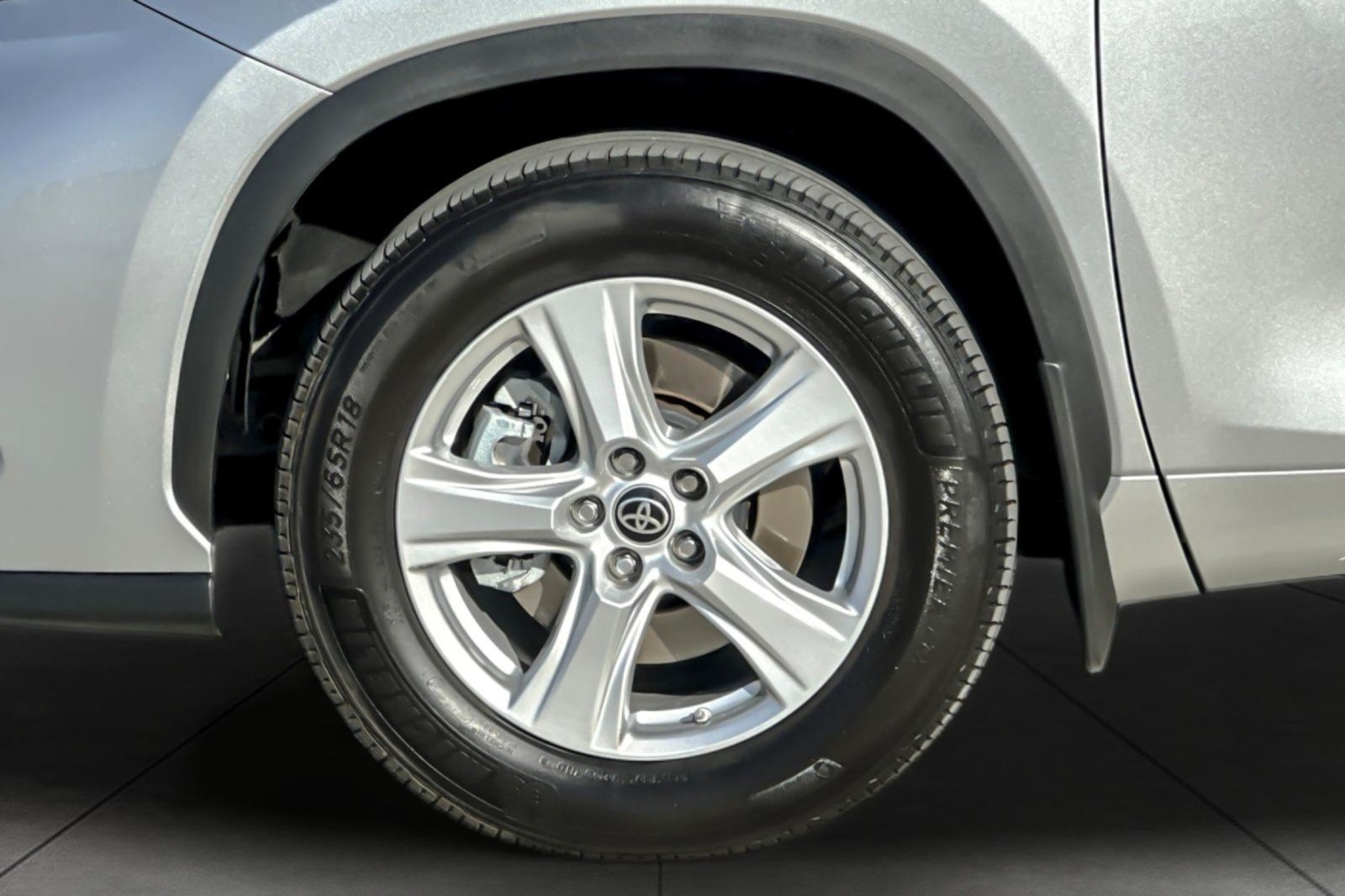 Used 2024 Toyota Highlander LE FWD image 26
