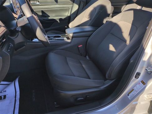 Used 2024 Nissan Altima 2.5 SV image 19