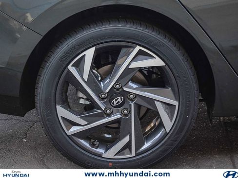 New 2025 Hyundai Elantra Sport FWD image 8