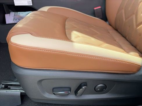 New 2026 Nissan Pathfinder Platinum image 10