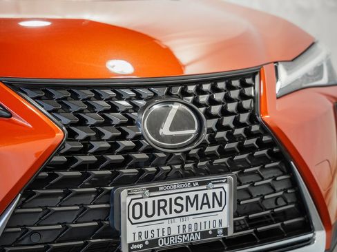 Used 2019 Lexus UX 200 w/ Premium Package FWD image 10