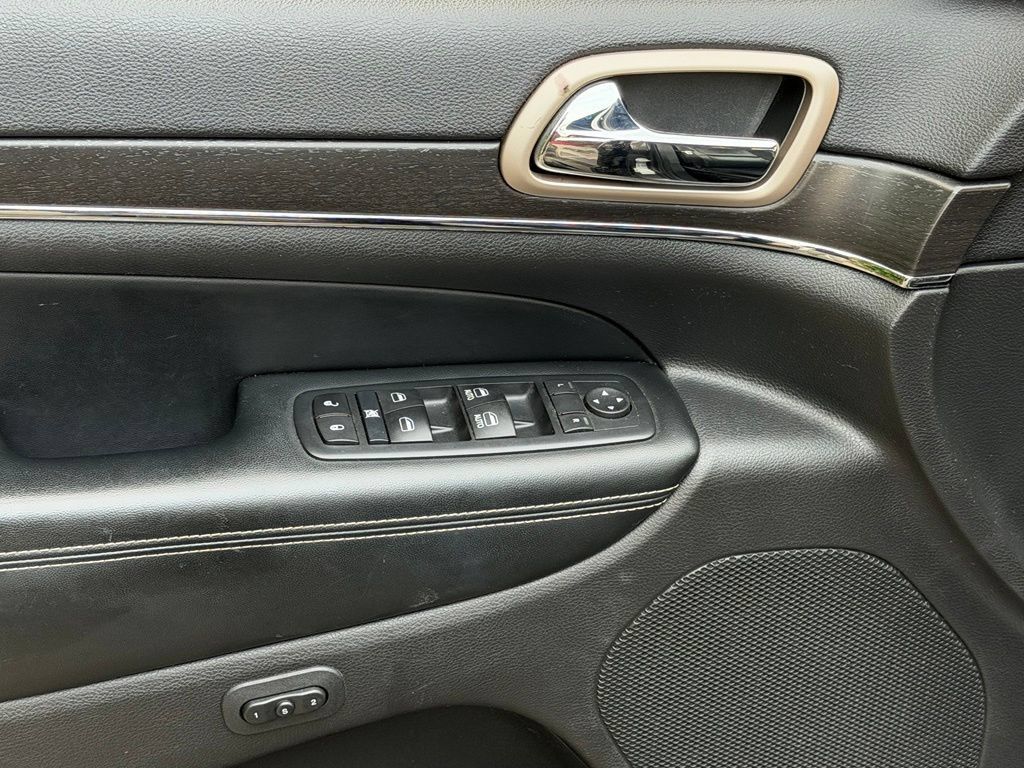 Used 2017 Jeep Grand Cherokee Limited w/ Trailer Tow Group IV AWD/4WD image 29