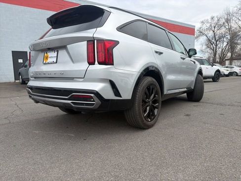 Certified 2022 Kia Sorento SX image 3