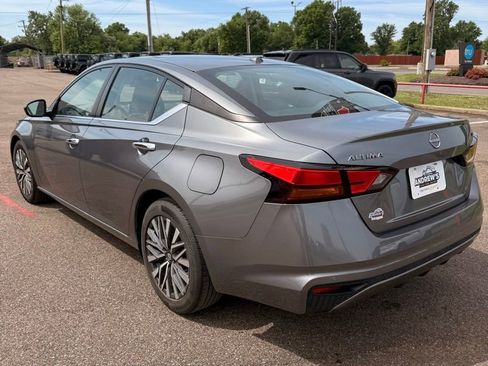 Used 2023 Nissan Altima 2.5 SV FWD image 4