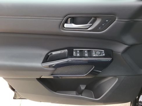 New 2026 Nissan Pathfinder Platinum FWD image 19
