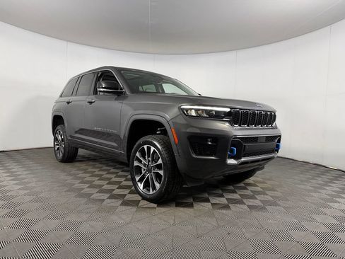 Certified 2022 Jeep Grand Cherokee Overland AWD/4WD image 3