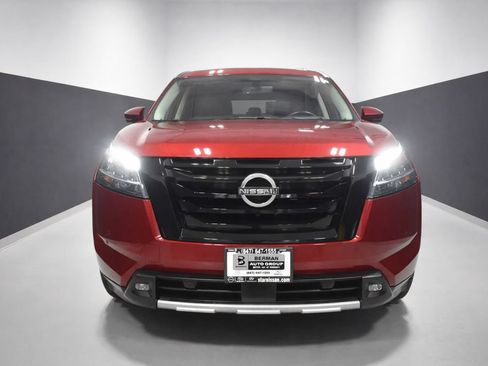Used 2023 Nissan Pathfinder Platinum AWD/4WD image 6