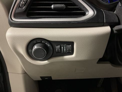 Used 2021 Chrysler Voyager Lxi image 24