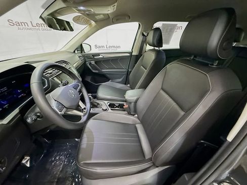 Used 2024 Volkswagen Tiguan SE image 20