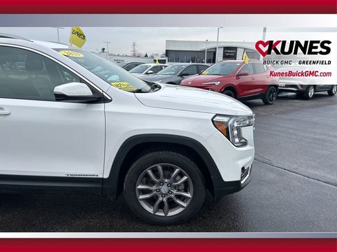 Used 2023 GMC Terrain SLT image 15