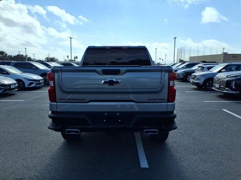 Used 2024 Chevrolet Silverado 1500 Custom Trail Boss w/ LPO, Dark Essentials Package image 4