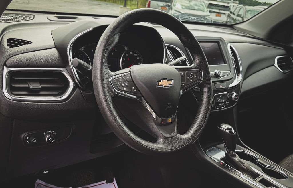 Used 2021 Chevrolet Equinox LT FWD image 2