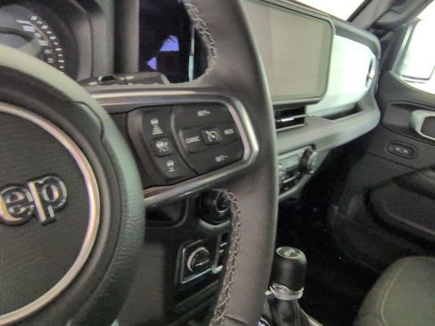Certified 2025 Jeep Wrangler Unlimited Sahara w/ Safety Group AWD/4WD image 23