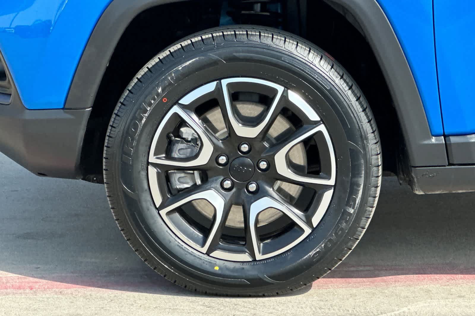 Used 2024 Jeep Compass Trailhawk AWD/4WD image 35