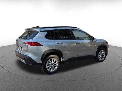 Used 2025 Toyota Corolla Cross LE image 14