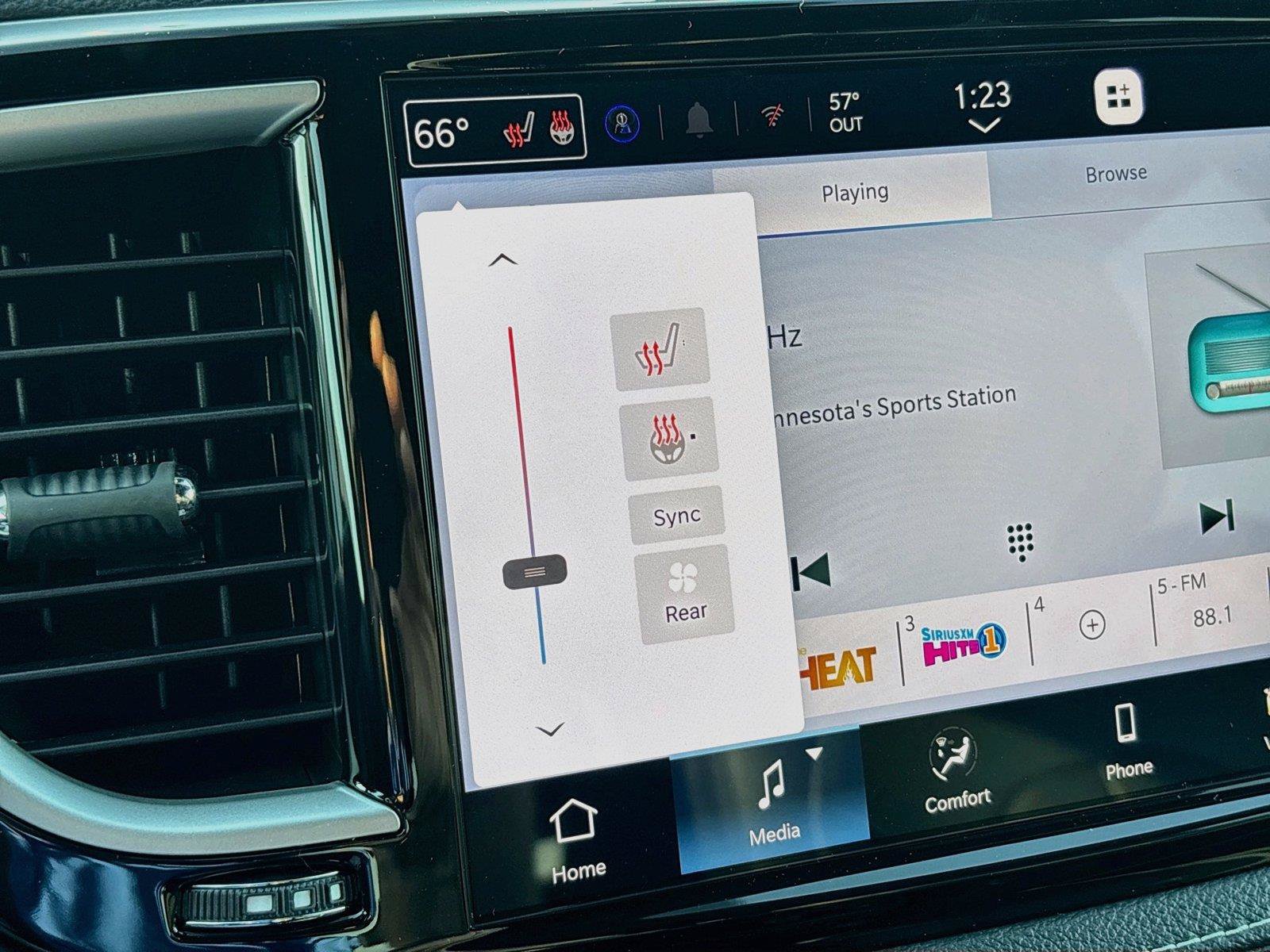 New 2027 Chrysler Pacifica Select AWD/4WD image 16