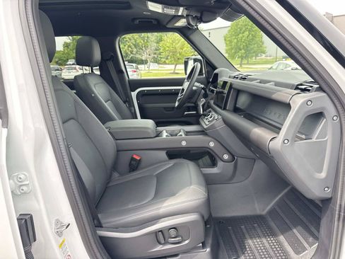 Used 2025 Land Rover Defender 110 X-Dynamic SE AWD/4WD image 28