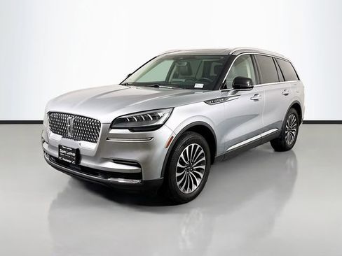 Used 2023 Lincoln Aviator AWD w/ Premium Package image 3