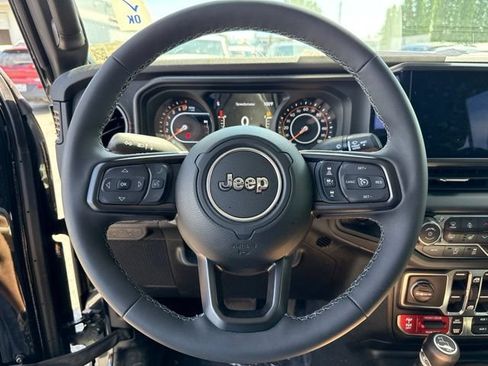 Used 2026 Jeep Gladiator Rubicon AWD/4WD image 16