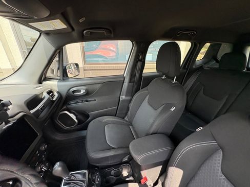 Used 2021 Jeep Renegade Latitude image 12