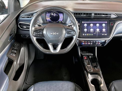 Used 2022 Chevrolet Bolt EUV Premier w/ Sun & Sound Package FWD image 8