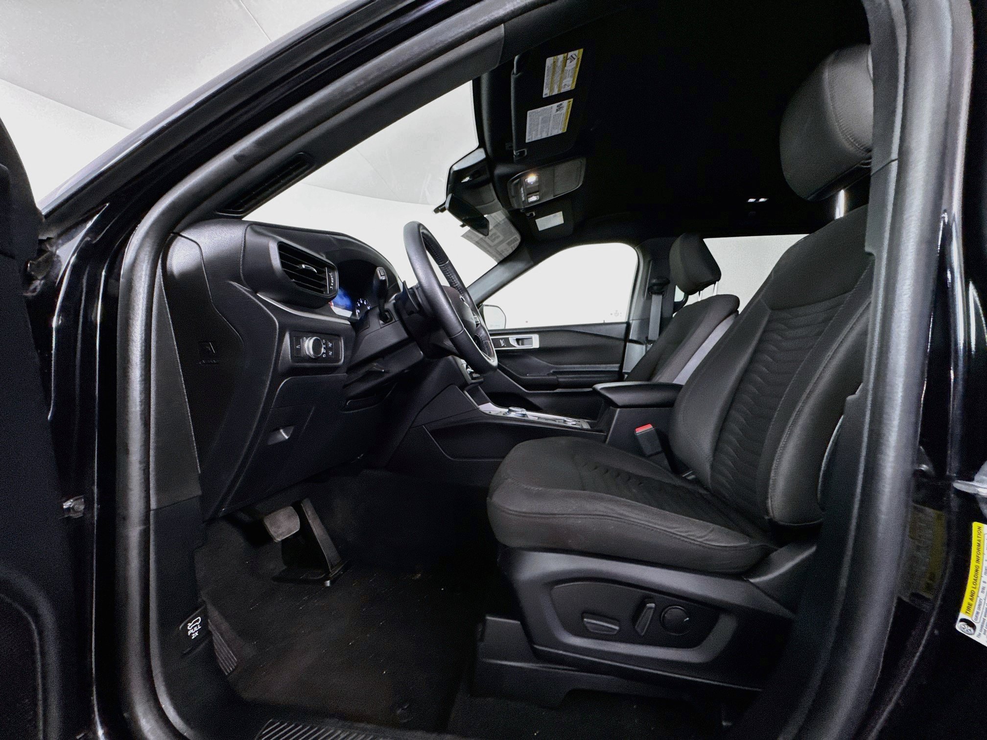 Used 2020 Ford Explorer XLT AWD/4WD image 19