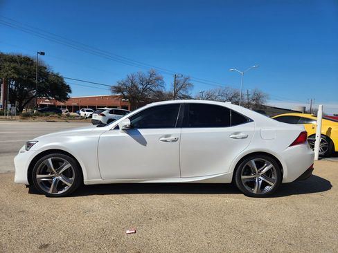 Used 2017 Lexus IS 200t w/ Premium Package image 2
