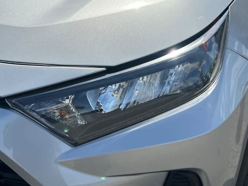 Used 2022 Toyota RAV4 LE image 11