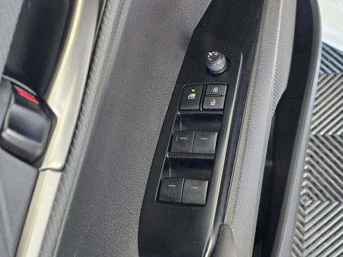 Used 2025 Toyota Camry SE image 20