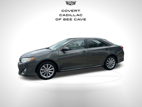 Used 2014 Toyota Camry XLE w/ Convenience Package image 4