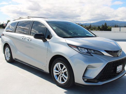 Certified 2021 Toyota Sienna XSE w/ XSE Plus Package AWD/4WD image 2