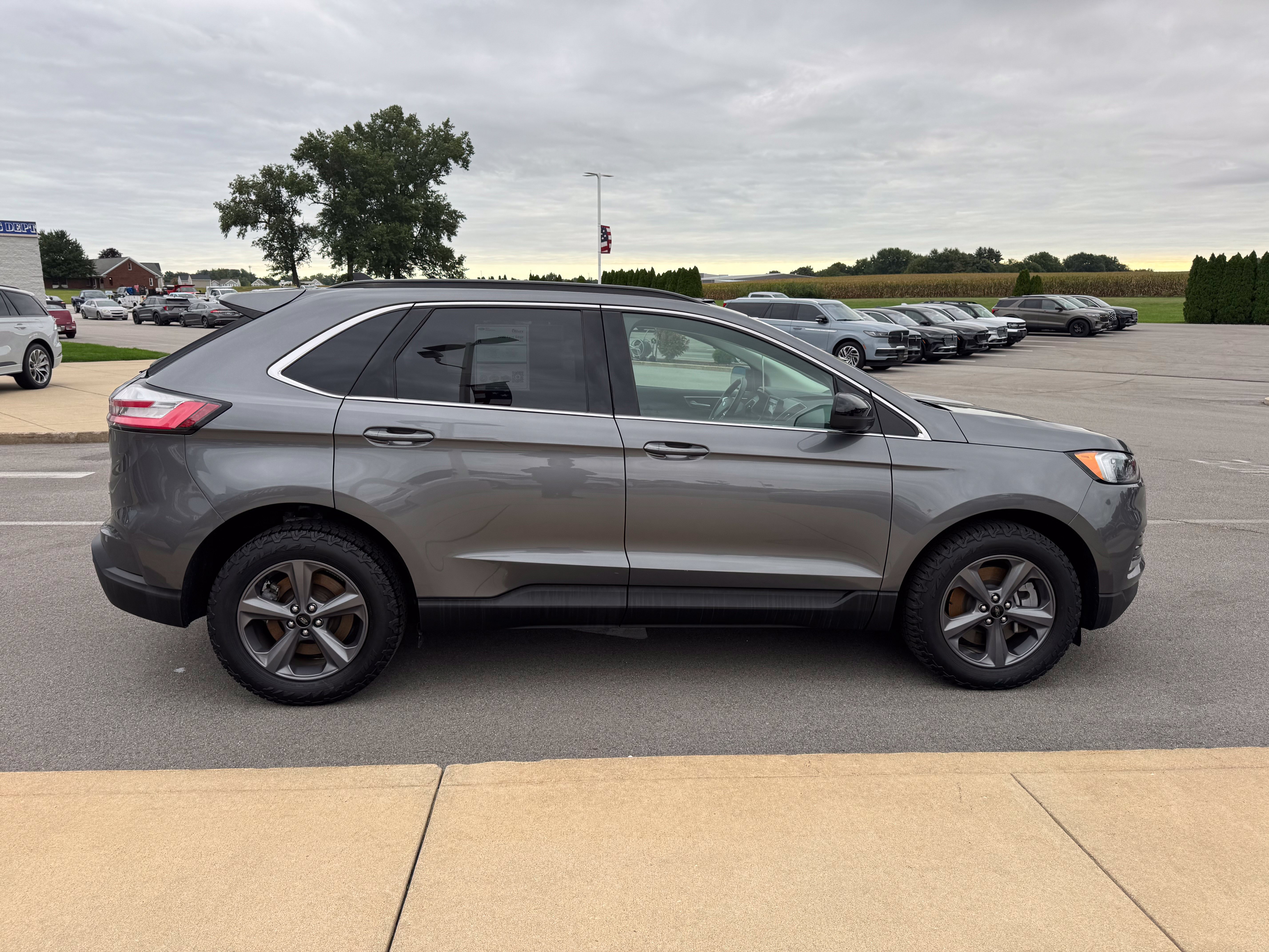 Certified 2022 Ford Edge SEL w/ Sport Appearance Package AWD/4WD image 9