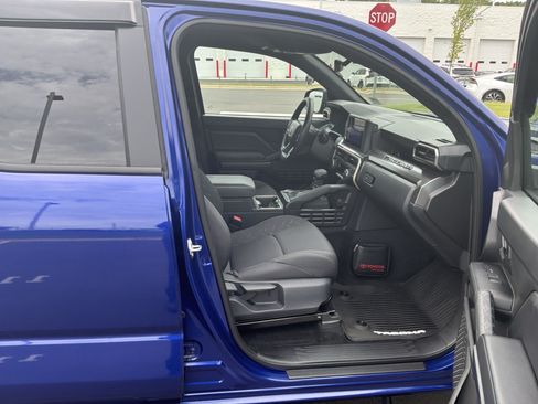 Used 2025 Toyota Tacoma SR5 RWD image 32