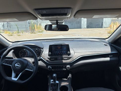 Used 2025 Nissan Altima 2.5 SV FWD image 28