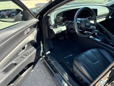 Used 2023 Hyundai Elantra Limited FWD image 5
