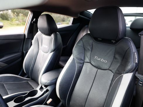 Used 2015 Hyundai Veloster Turbo image 8