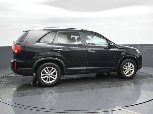 Used 2015 Kia Sorento LX image 3
