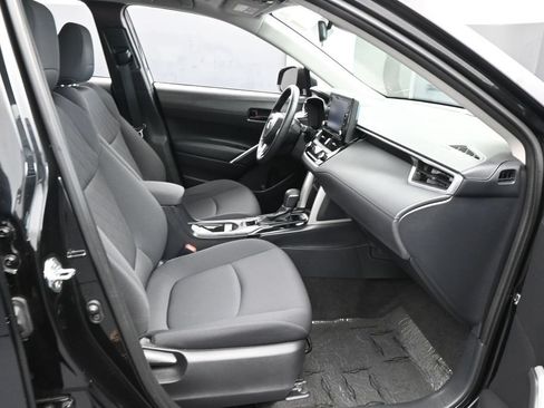 Used 2022 Toyota Corolla Cross LE w/ Moonroof Package FWD image 36