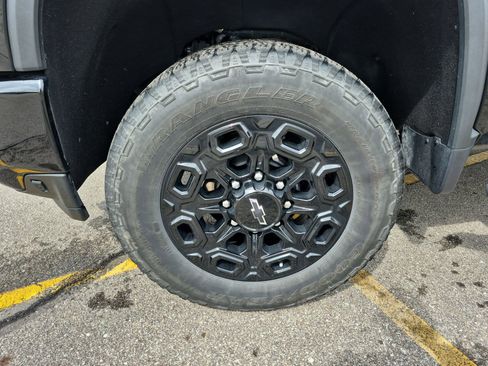 Used 2022 Chevrolet Silverado 2500 LTZ w/ LTZ Plus Package image 32