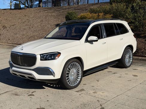 Used 2023 Mercedes-Benz Maybach GLS 600 4MATIC image 7