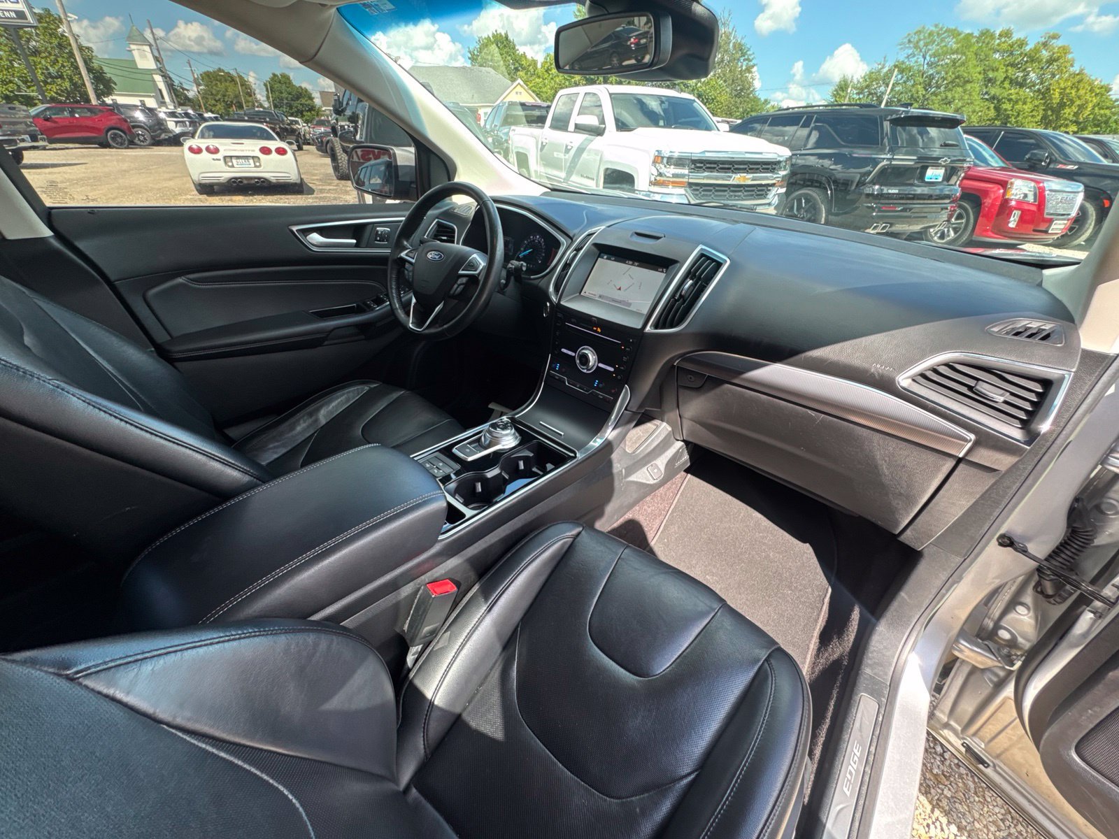 Used 2019 Ford Edge Titanium w/ Equipment Group 301A FWD image 31