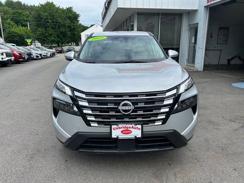 Used 2025 Nissan Rogue SV AWD/4WD image 2
