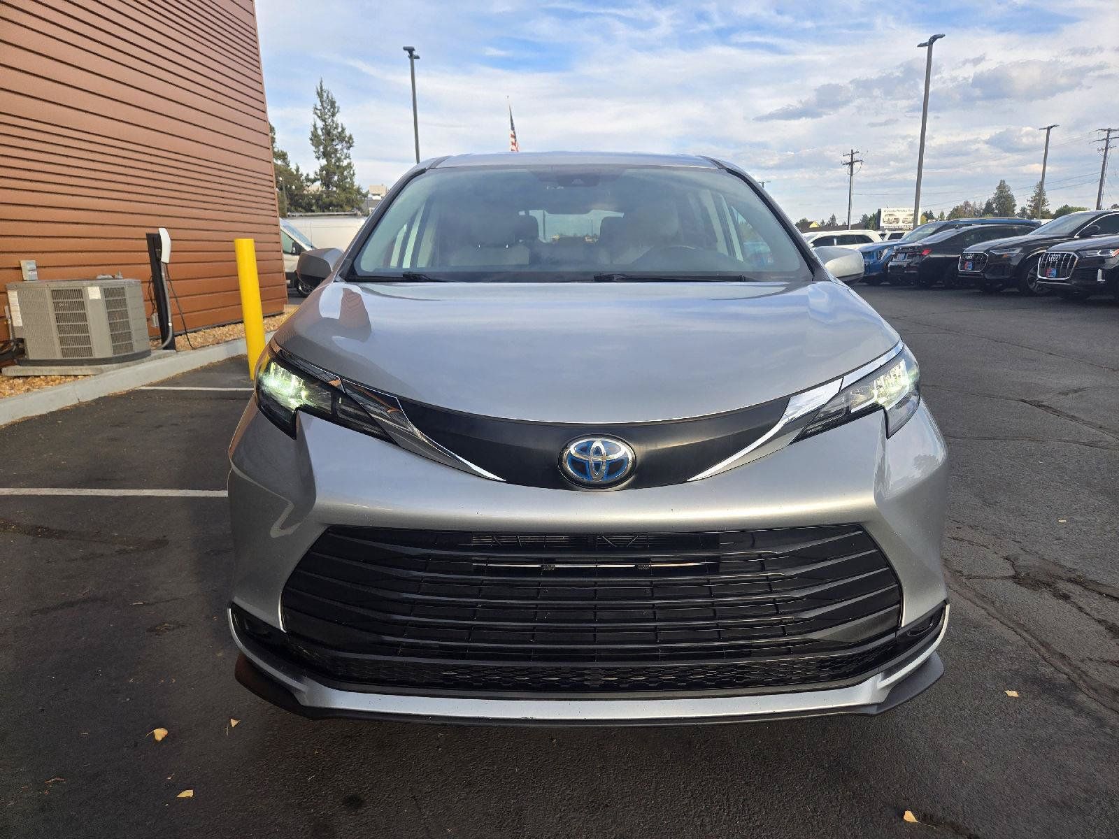 Used 2023 Toyota Sienna LE FWD image 8